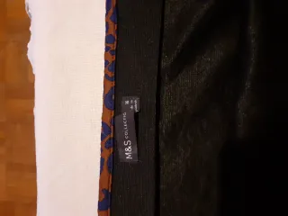 Falda estampada marrón y azul, poliéster y elasten