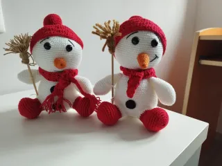 Muñeco de nieve ganchillo hecho a mano