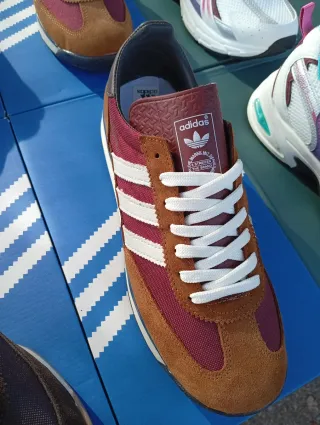 Zapatillas Adidas Marrones y Moradas