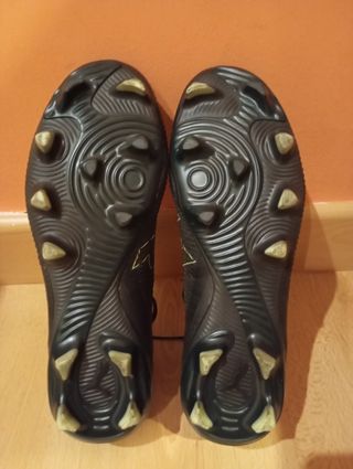 Botas Fútbol Puma Talla 41 Negras Doradas