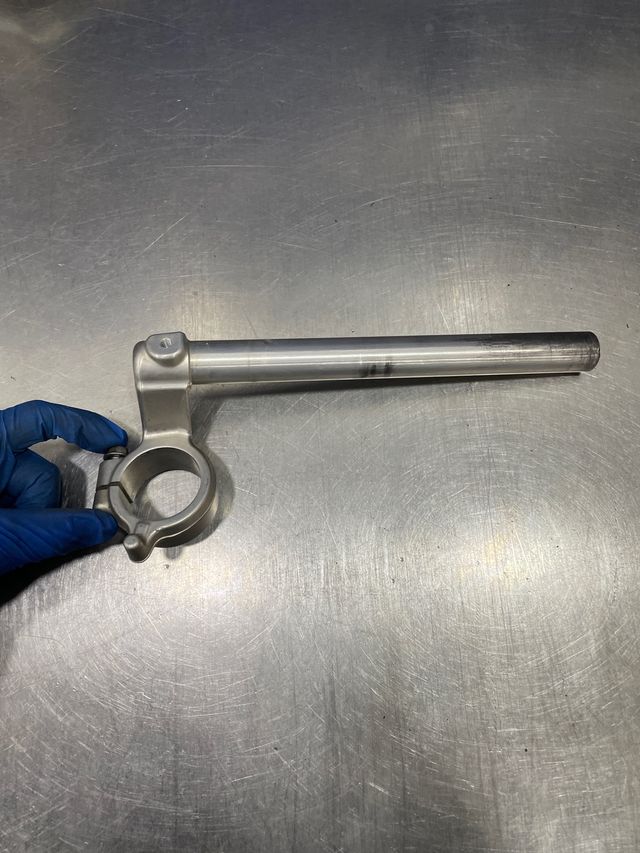 Suzuki SV 650 2004 semimanillar Derecho