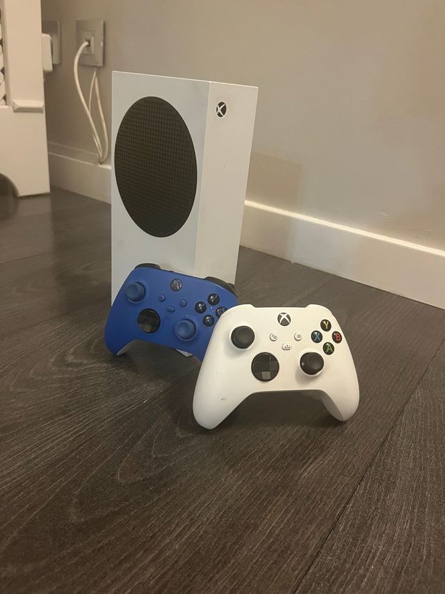 Xbox Series S + Controller (Bianco o Blu)