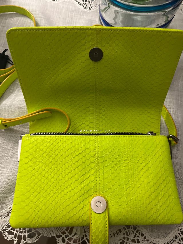 Bolso Barbara Bui verde/amarillo medidas.  20x 15