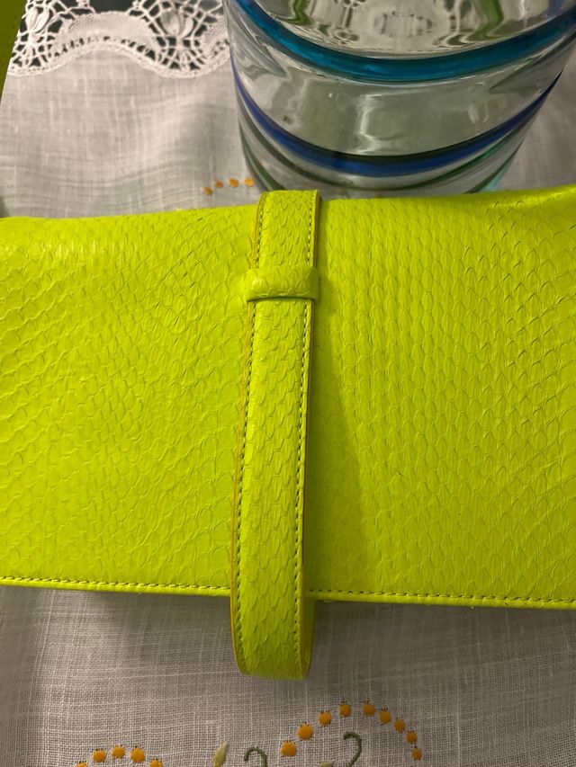 Bolso Barbara Bui verde/amarillo medidas.  20x 15