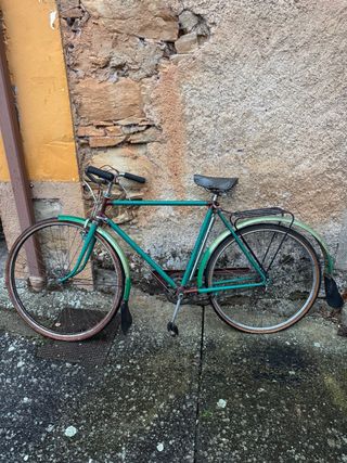 Bicicleta antigua verde