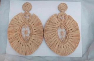 Pendientes de rafia beige