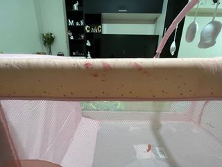 Cuna de viaje rosa con estampado de jirafa