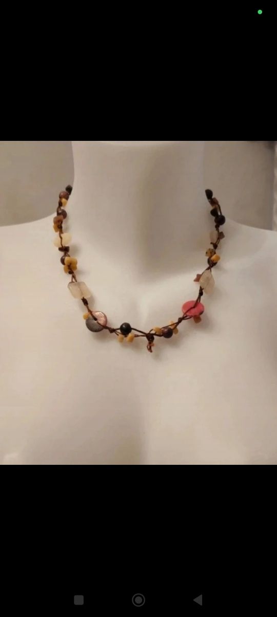 Collar artesanal de cuentas