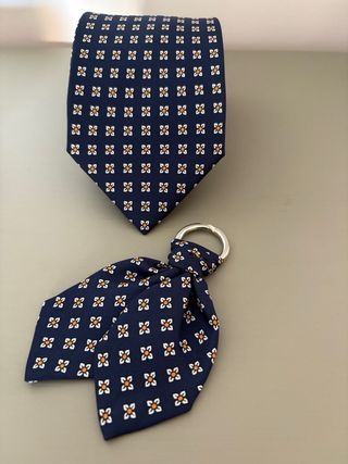 Cravatta sartoriale in seta con nfc