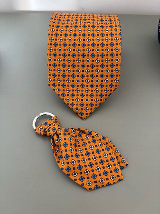 Cravatta sartoriale in seta con nfc