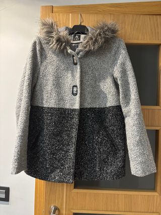 Abrigo corto paño capucha pelo