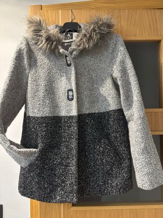 Abrigo corto paño capucha pelo