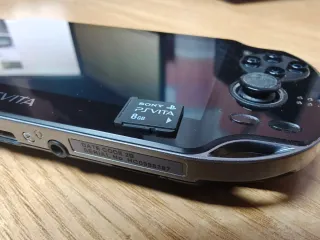 PlayStation PS Vita em caixa.