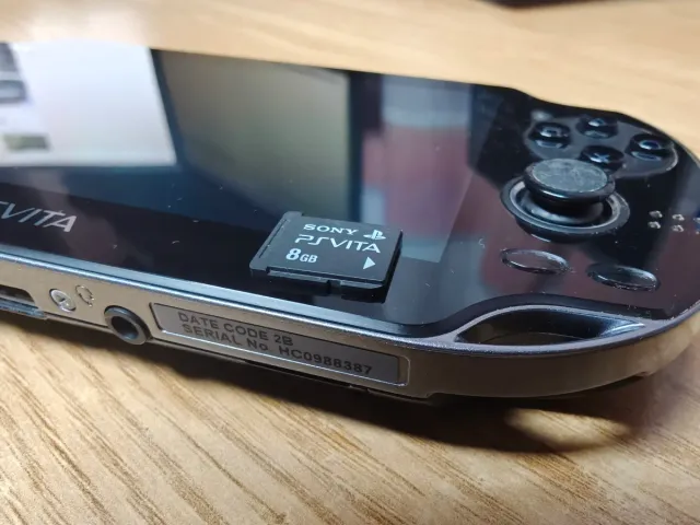 PlayStation PS Vita em caixa.