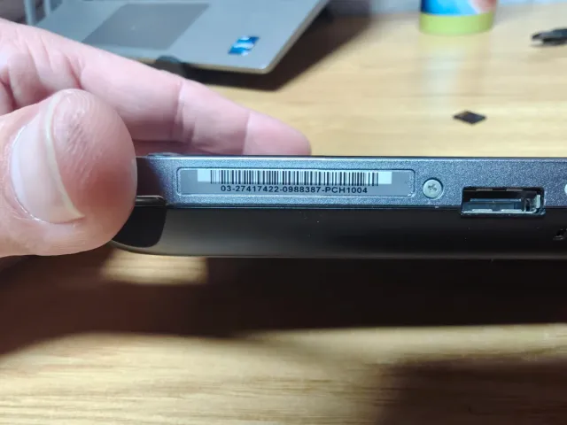 PlayStation PS Vita em caixa.