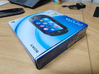 PlayStation PS Vita em caixa.
