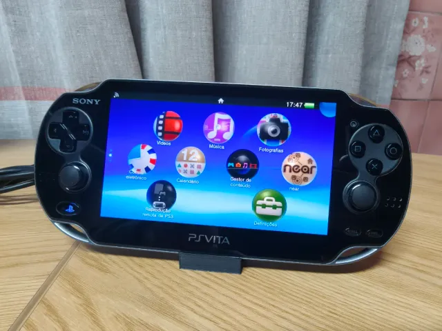 PlayStation PS Vita em caixa.