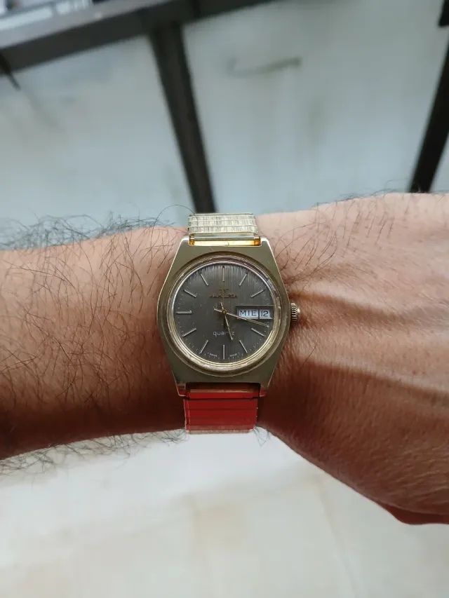 Reloj Hamilton Cuarzo Dorado