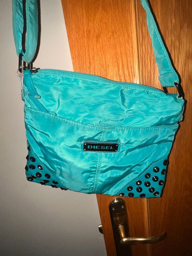 Bolso Diesel Turquesa con Tachuelas Negras