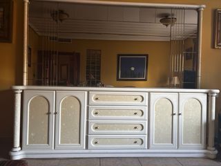 Mesa y sillas comedor blanco, aparador con espejo