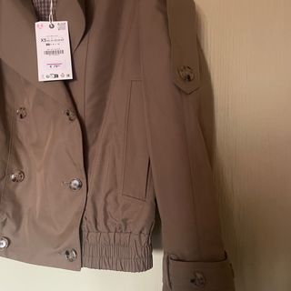 Chaqueta verde militar con cuello de pelo