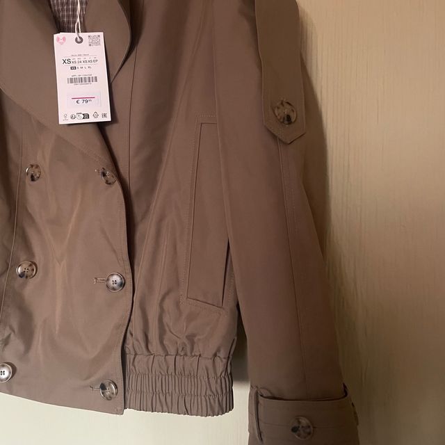 Chaqueta verde militar con cuello de pelo