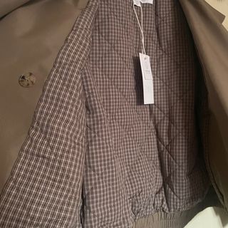 Chaqueta verde militar con cuello de pelo