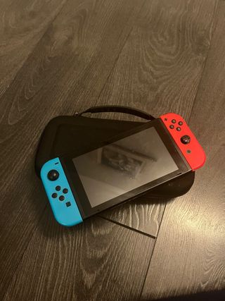Nintendo Switch + funda + cargador + caja + mando
