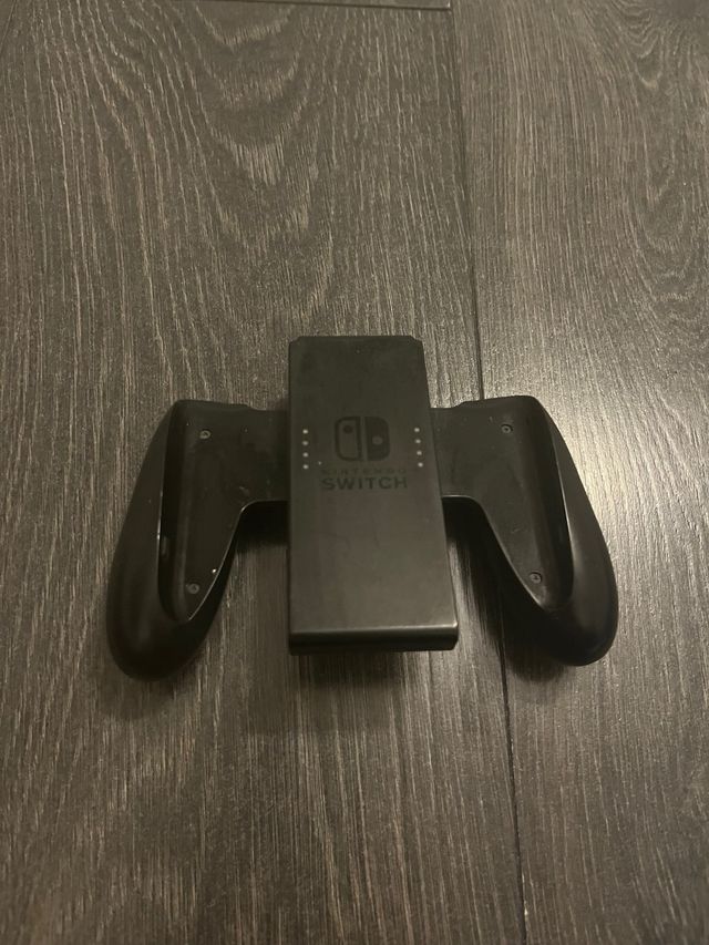 Nintendo Switch + custodia + caricabatterie + scatola + controller