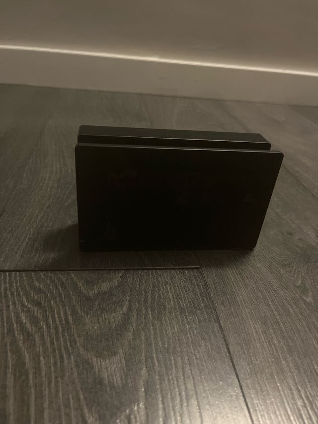 Nintendo Switch + custodia + caricabatterie + scatola + controller