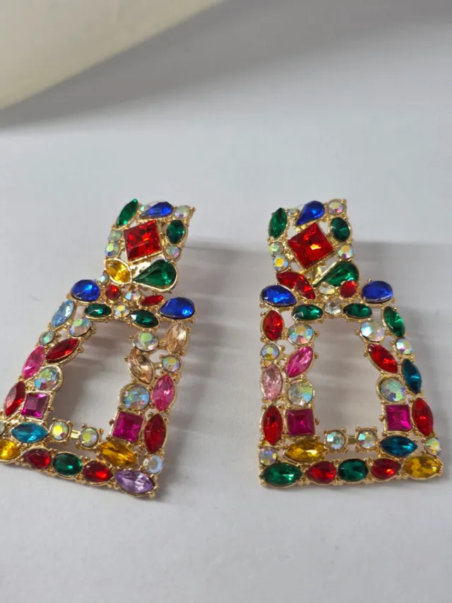 Pendientes elegantes dorados multicolor