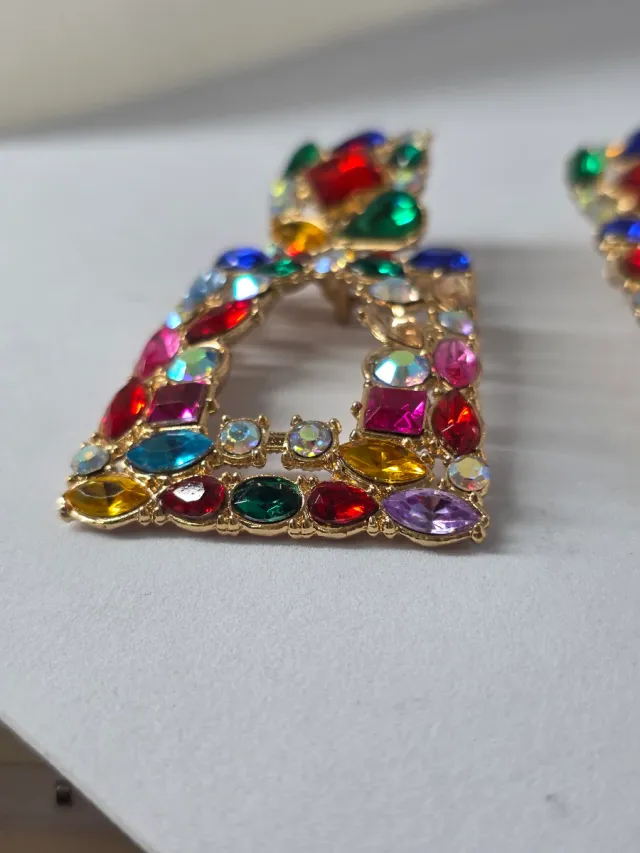 Pendientes elegantes dorados multicolor