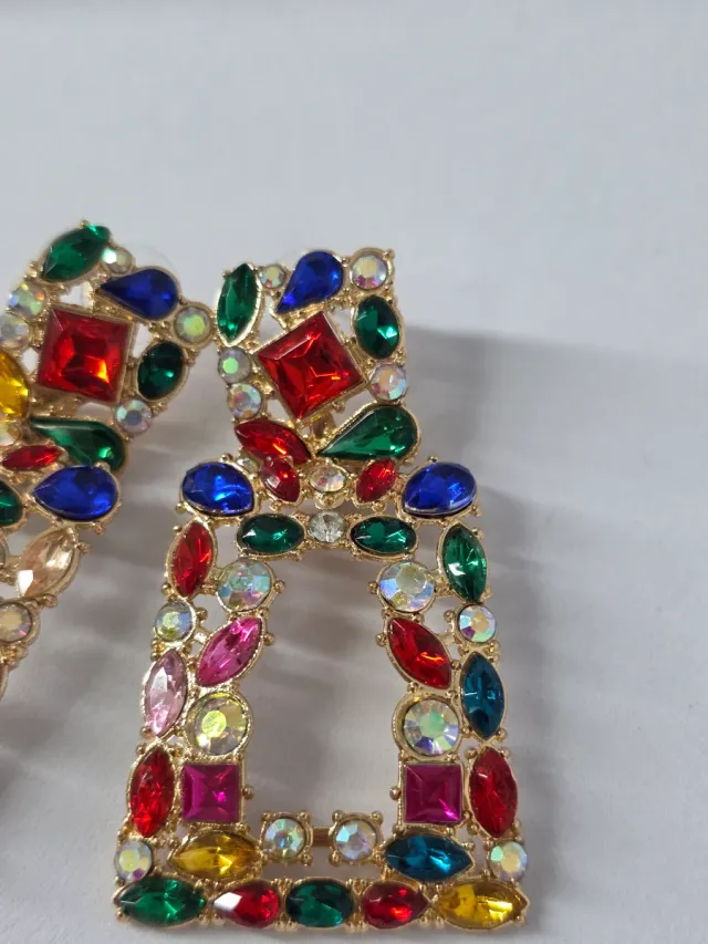 Pendientes elegantes dorados multicolor