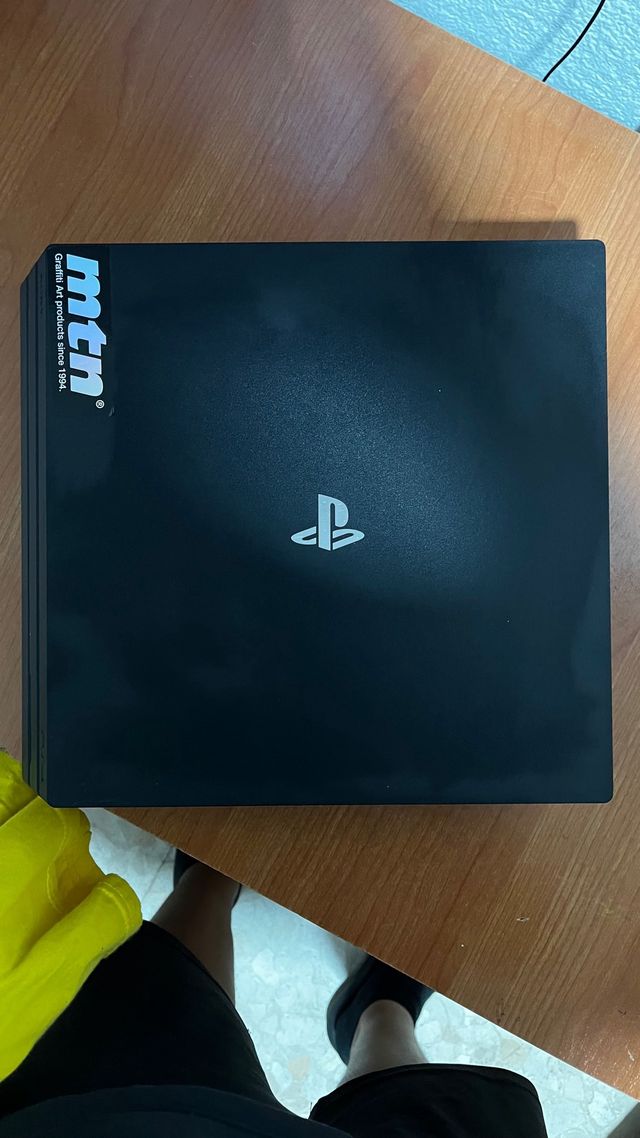 PS4 Pro (Playstation 4 Pro) Negra
