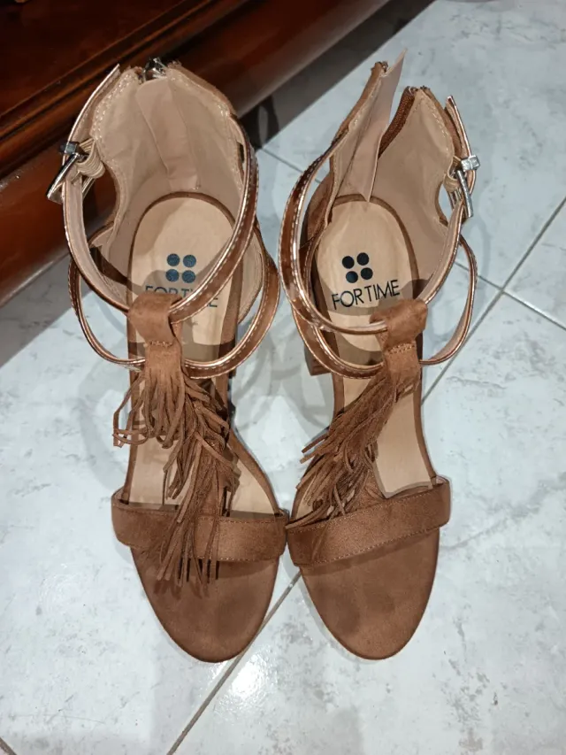 Tacones marrones con flecos talla 39