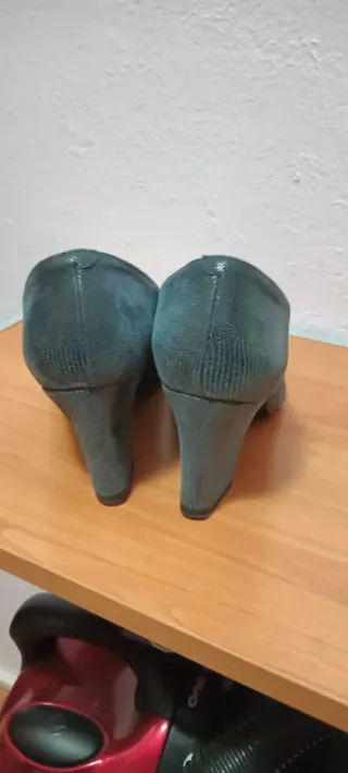 Zapatos de vestir grises solo se han puesto una ve