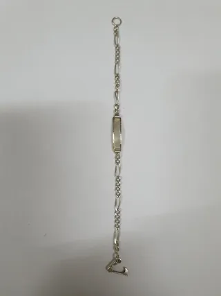 Pulsera de plata con placa y charm