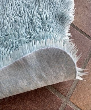 Tappeto blu a pelo lungo