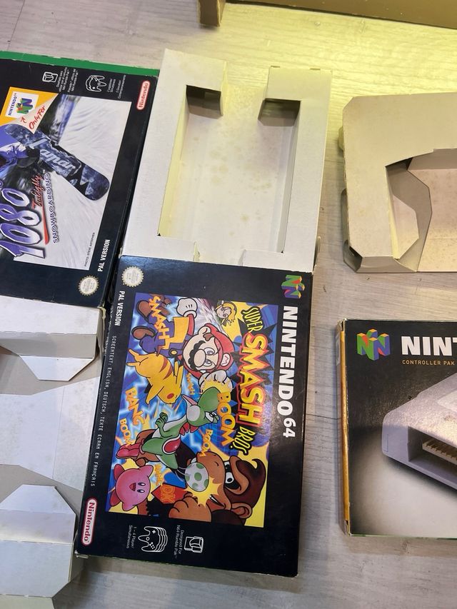 Nintendo 64: Super Smash Bros, FIFA 99, cajas