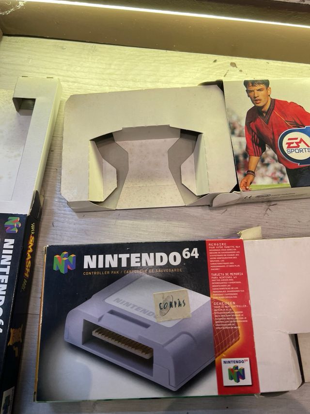 Nintendo 64: Super Smash Bros, FIFA 99, cajas