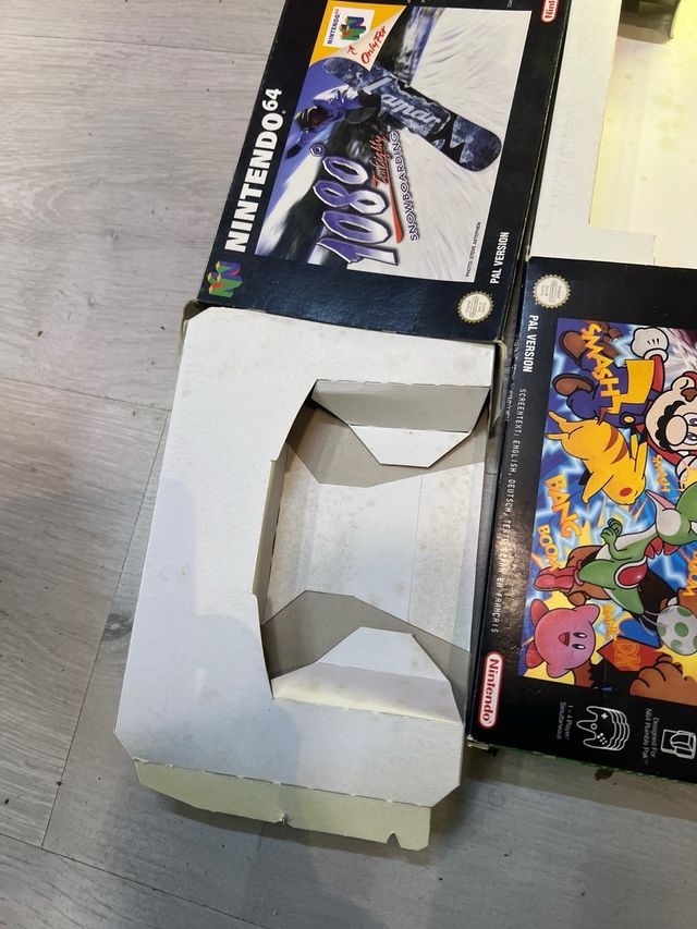 Nintendo 64: Super Smash Bros, FIFA 99, cajas