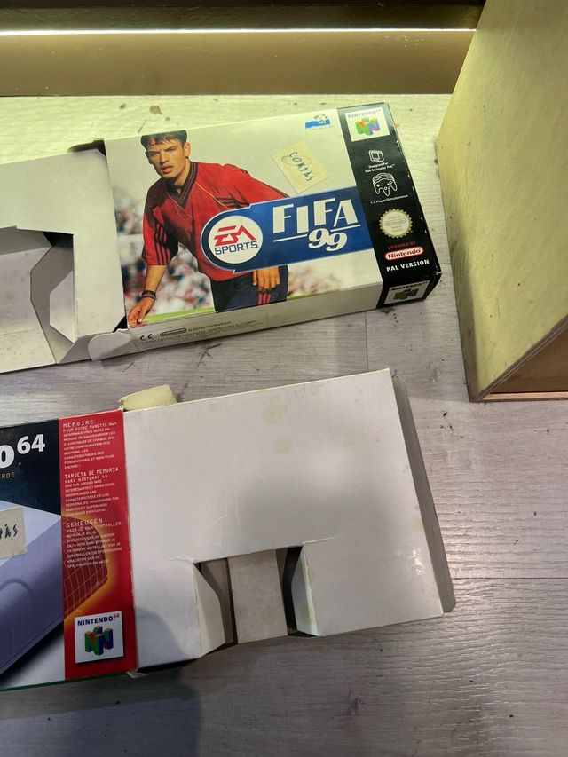 Nintendo 64: Super Smash Bros, FIFA 99, cajas