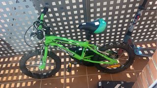 Bicicleta infantil verde ATRACTOR