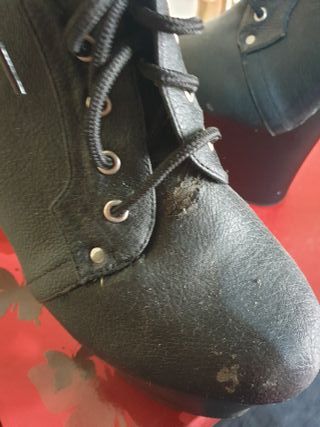 Botines Pleaser negros con tachuelas