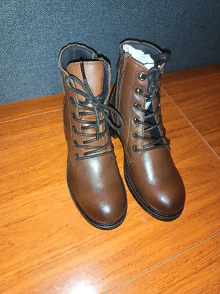 Botines marrones con cordones