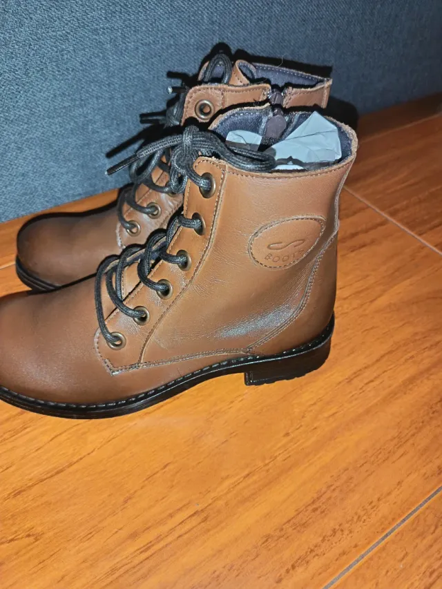 Botines marrones con cordones