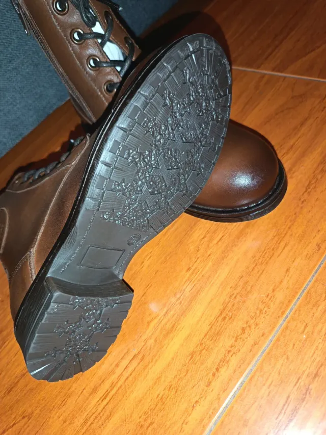 Botines marrones con cordones