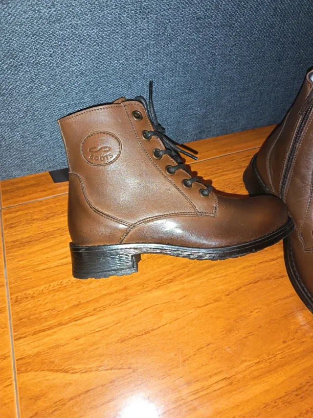 Botines marrones con cordones