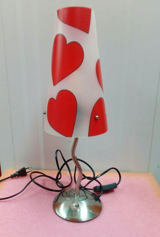 Lámpara de mesa corazones