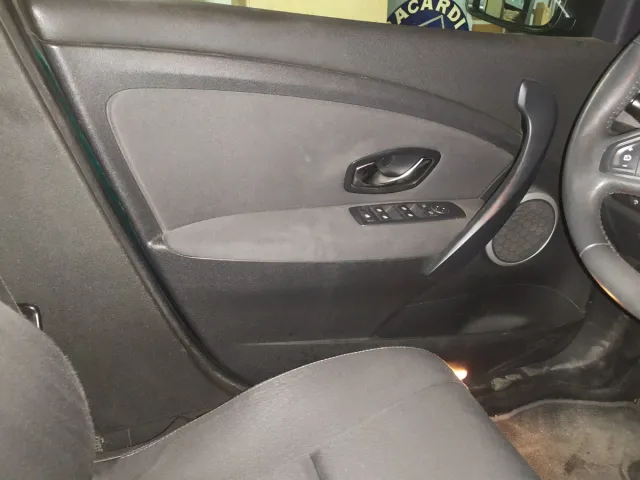 Puerta delantera Izquierda Renault Megane 3